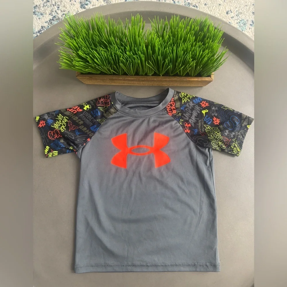 Under Armour Kids Gray Tee with Red Logo Size 4